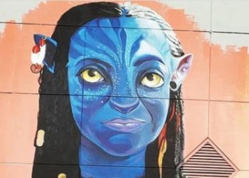 Mural Zoe Saldaña en Santiago