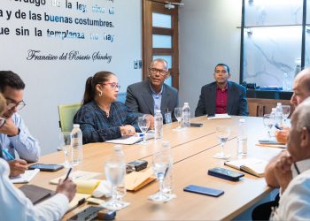 Roxanna Reyes se reúne con Ministerio de Agricultura y Colegio Veterinario 015