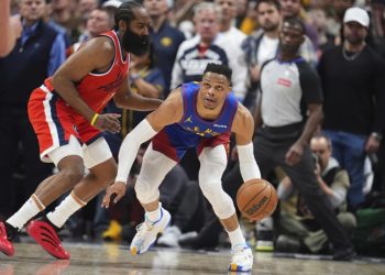 Harden defiende a Russell