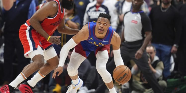 Harden defiende a Russell