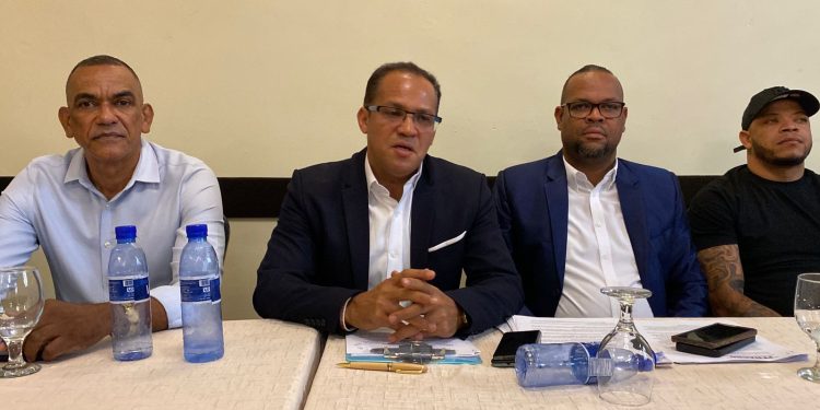 Alexis Disla y miembros de Fenacho