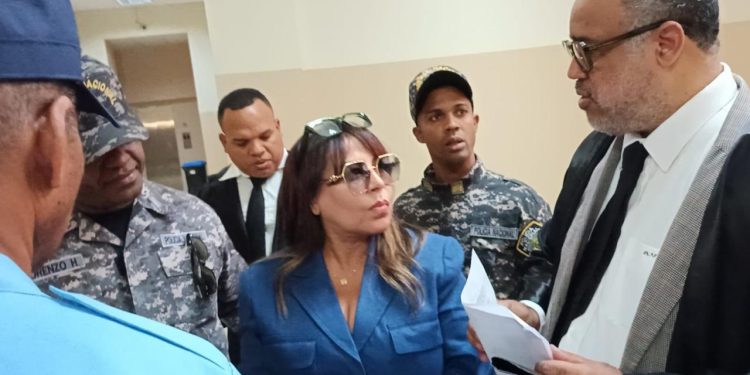 Apresan a viuda de empresario Merle Wayne Fuller por presunta usurpación de herencia millonaria