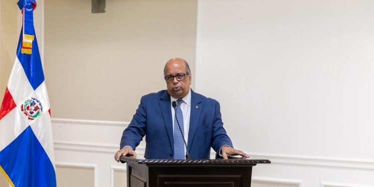 Historiador Juan Daniel Balcácer, presidente de la Academia Dominicana de la Historia