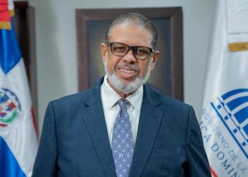 Doctor Modesto Guzmán, director general de Desarrollo de la Comunidad,