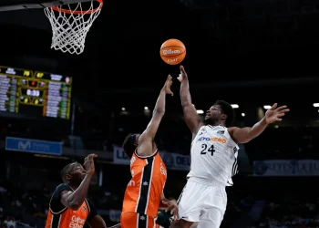 Andrés Feliz, en una entrada a canasta ante el Valencia Basket