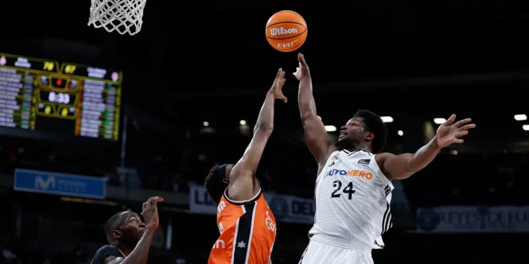 Andrés Feliz, en una entrada a canasta ante el Valencia Basket