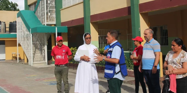 Cristo Rey sor Mercy y Roberto Herrera