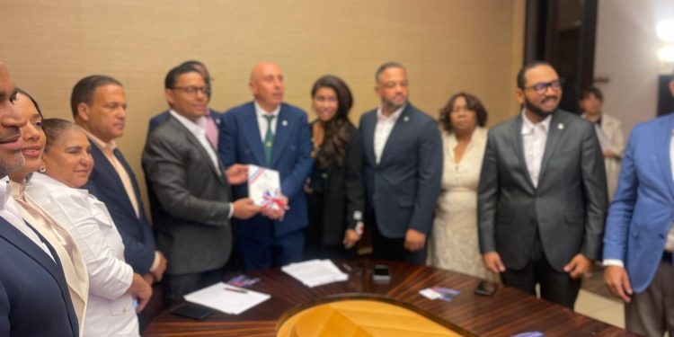 Comisión diputados sostuvieron una importante reunión con el presidente de la empresa internacional Federlogistica,  Davide Falteri,