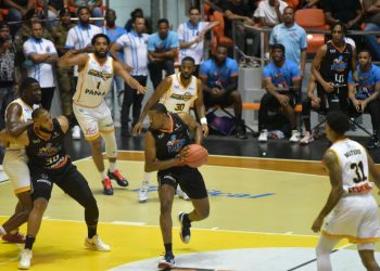 TYRAN LATTIBEAUDIERE (35) Y JONATHAN ARAUJO (30), TITANES JHERY MATOS (31), NORRIS COLE (30), JUAN GUERRERO (1) Y HENRY SIMS (21), METROS