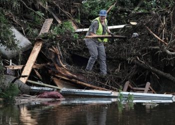 Se eleva a setenta la cifra de fallecidos tras inundaciones en Texas
