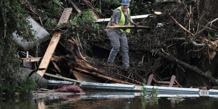 Se eleva a setenta la cifra de fallecidos tras inundaciones en Texas