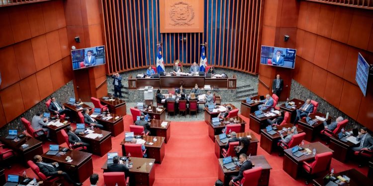 senadores en pleno