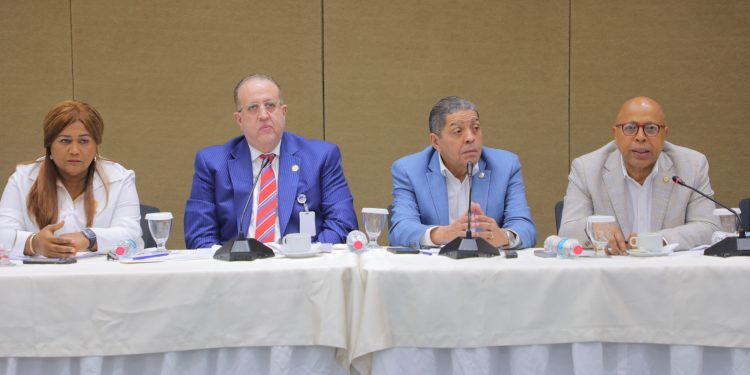 Magin Diaz ministro Economia