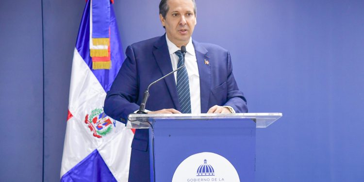 Ministro de Salud Ataha
