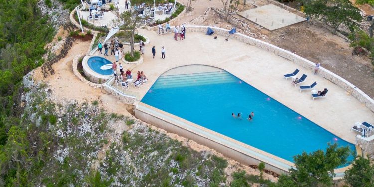 Playa, piscina y arena