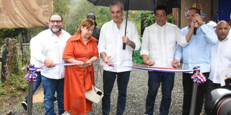 Abinader inaugura carretera