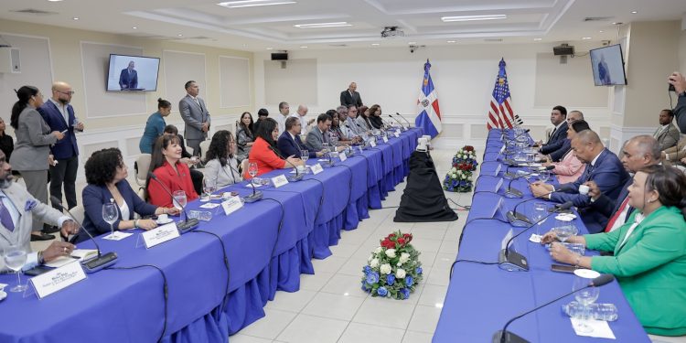 Senadores y legisladores de RD y EEUU