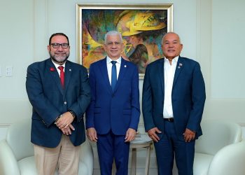 Senandores Ricardo de los Santos, Rogelio Genao y director Agua INAPA