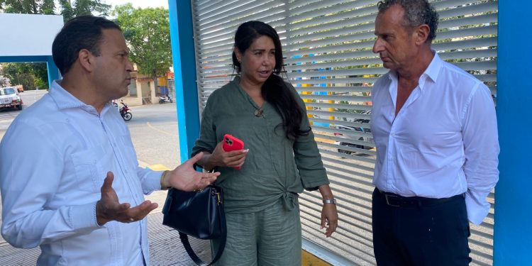 Diputado Roman de Jesus Vargas, Nancy Polanco, presidenta de la CCRDI y Luciano Angeli, presidente a nivel nacional de “Conflavoro Costruzioni”