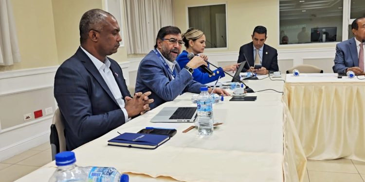 Foto 1. Reunion en el Senado