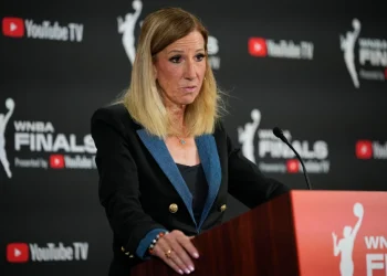 La comisionada de la WNBA Cathy Engelbert