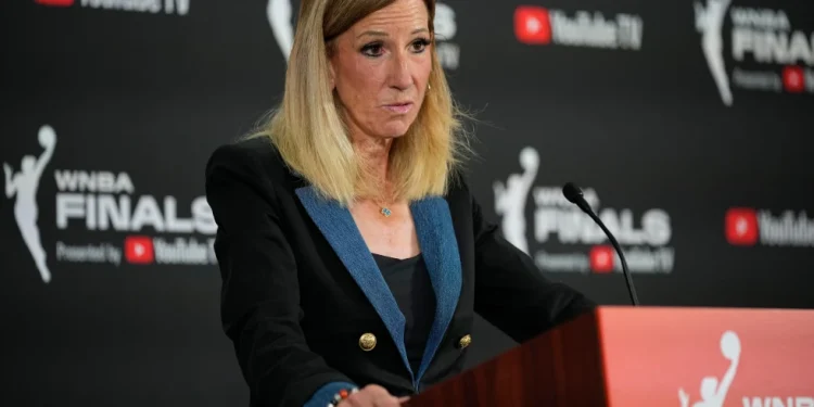 La comisionada de la WNBA Cathy Engelbert