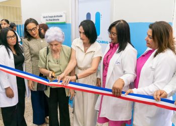 Primera Dama entrega nueva Sala de Infusión Ambulatoria en el Hospital Robert Reid Cabral
