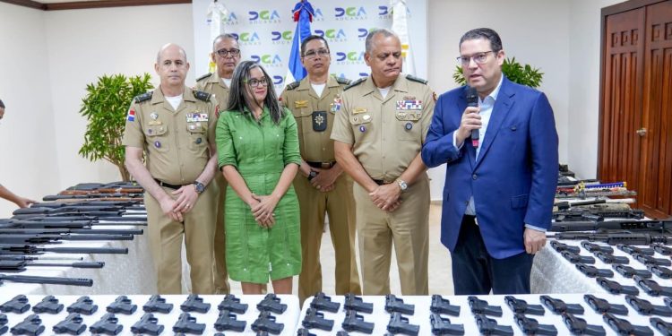 Yayo entrega armas a la armada