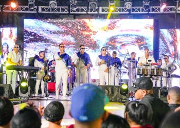 Chiquito Team Band trajo desde el primer acorde la elegancia, el swing y la potencia de la salsa dominicana moderna