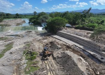 En Villa Isabela, se inició la construcción de muros en gaviones en el río Bajabonico, próximo al dique de Belloso, que también será rehabilitado.