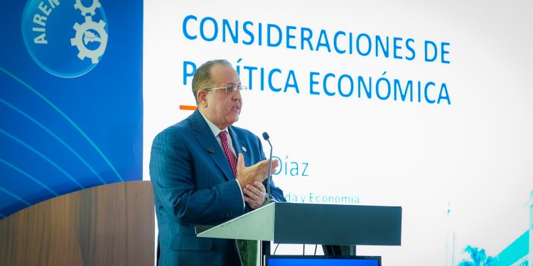 Magín Díaz, ministro de Hacienda y Economía