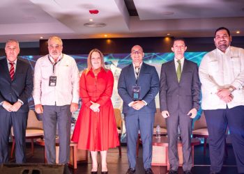 Principal Marcelo Ballester, Enrique de Marchena, Betina Rey, Celio Mercedes, Santiago Sicard y Carlos Ruíz