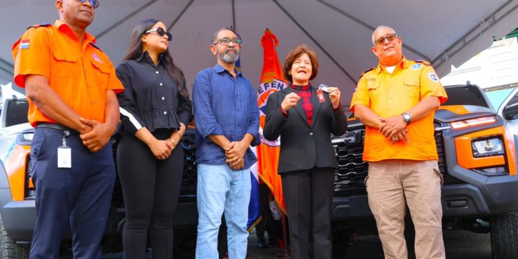 FJuan Salas recibe camionetasjpeg