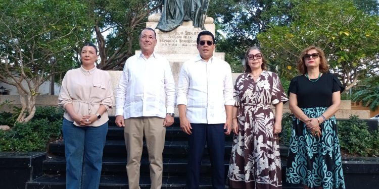 Olivia Gómez, directora Turismo Cultural MITUR; Juan Manuel Martín de Oliva, presidente del Clúster Turístico de Santo Domingo; David Collado, ministro de Turismo