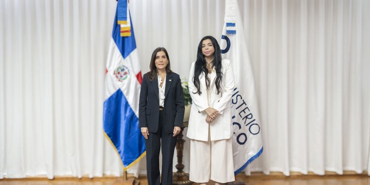 PGR recibe embajadora de USA
