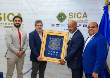 Warcar Martinez recibe reconocimiento