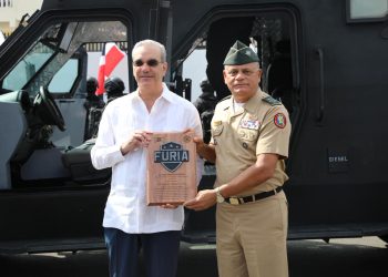 Abinader y director del EN