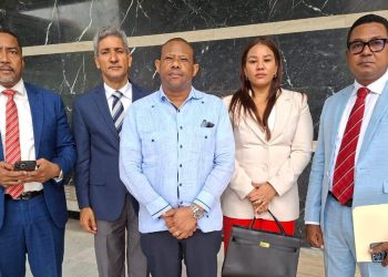 Demandantes y abogados