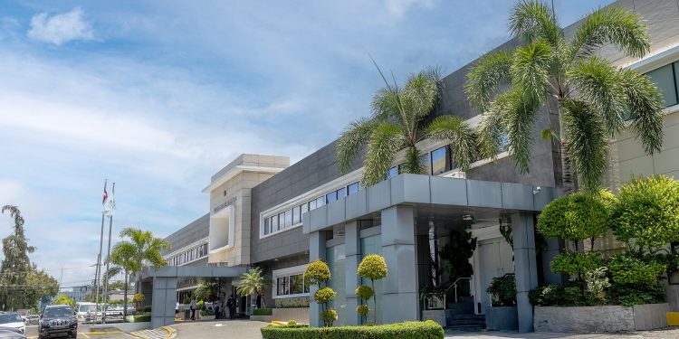 Fachada Ministerio de Hacienda y