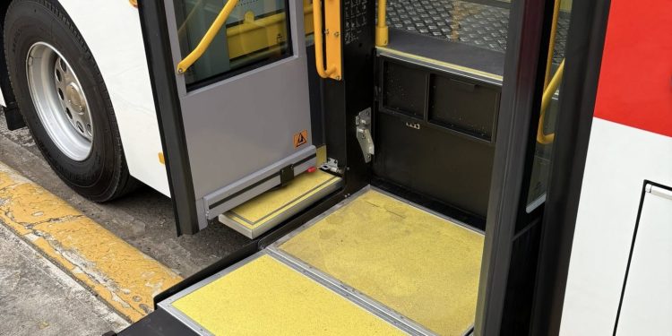 Autobus independencia con plataforma para personas discapacitada Autobus independencia con plataforma para personas discapacitada