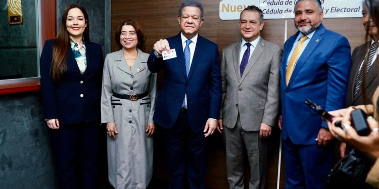 Leonel y nueva cedula