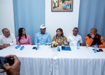 2 Geanilda Vásquez encabeza encuentro con alcaldes y diputados de Gaspar Hernández por problemática de inundaciones