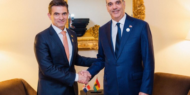 Abinader y director comercial de EEUU