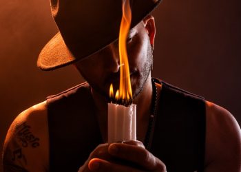 Carátula del álbum de Max Max, A Media Luz