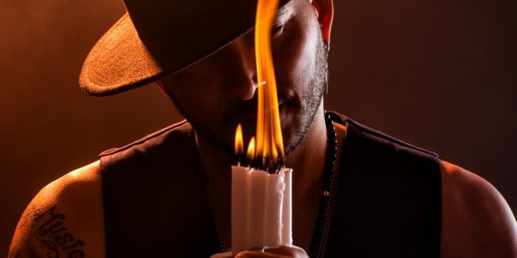 Carátula del álbum de Max Max, A Media Luz