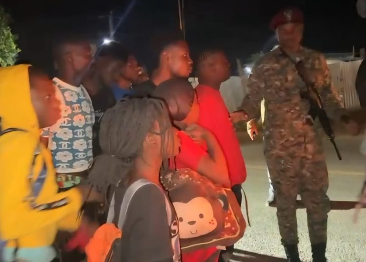 Ejercito detiene haitianos