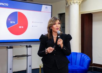 Geanilda Vásquez dicta conferencia sobre brechas de género y liderazgo femenino en RD (3)