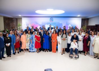 Mujeres reconocidas por el Senado