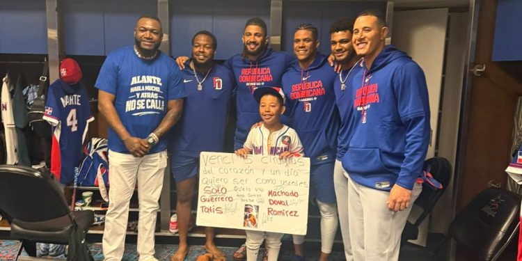 Niño con 5 operaciones y jugadores