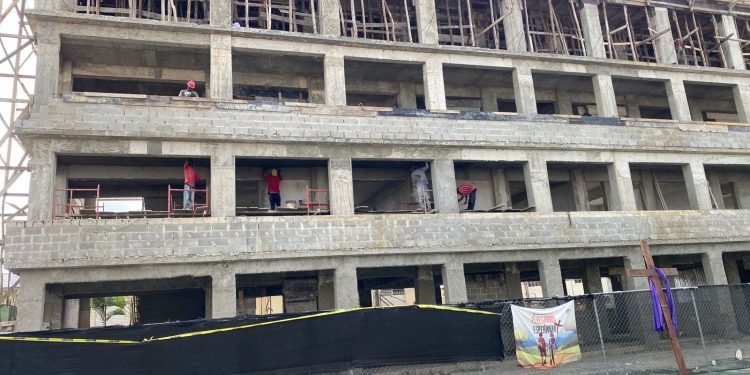 Construcción pabellón secundaria del Centro Educativo Crito Rey